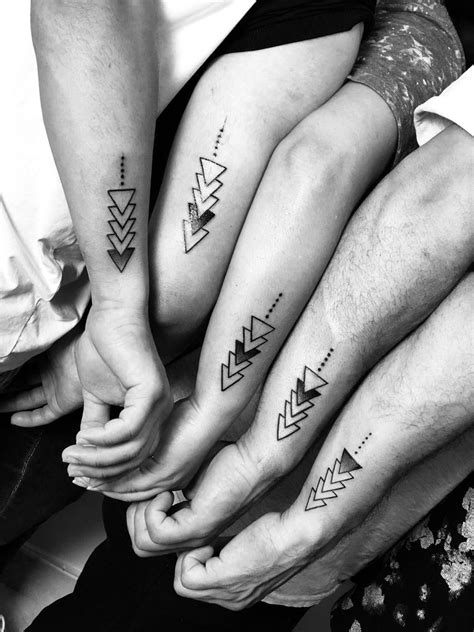 tatuajes de 7 hermanos|71 tatuajes de Hermanos con significados para honrar el vínculo ...